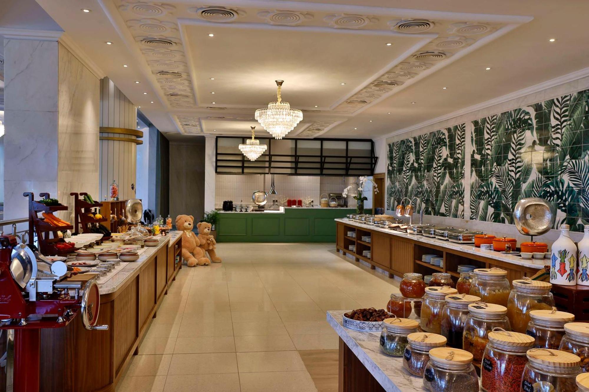 Waldorf Astoria Ras Al Khaimah Eksteriør billede The buffet at the hotel
