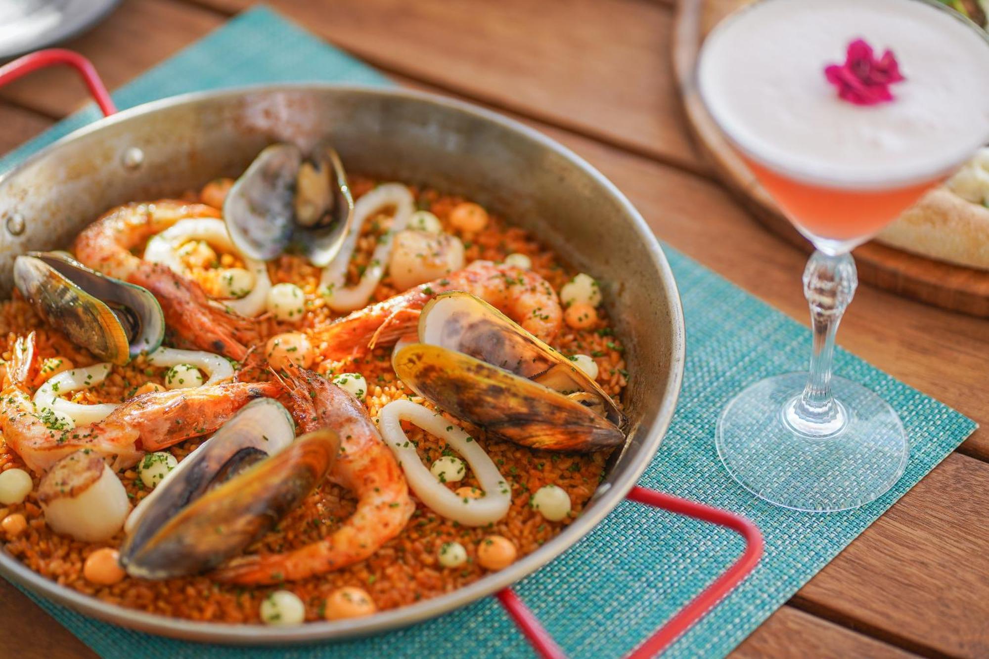 Waldorf Astoria Ras Al Khaimah Eksteriør billede Seafood paella