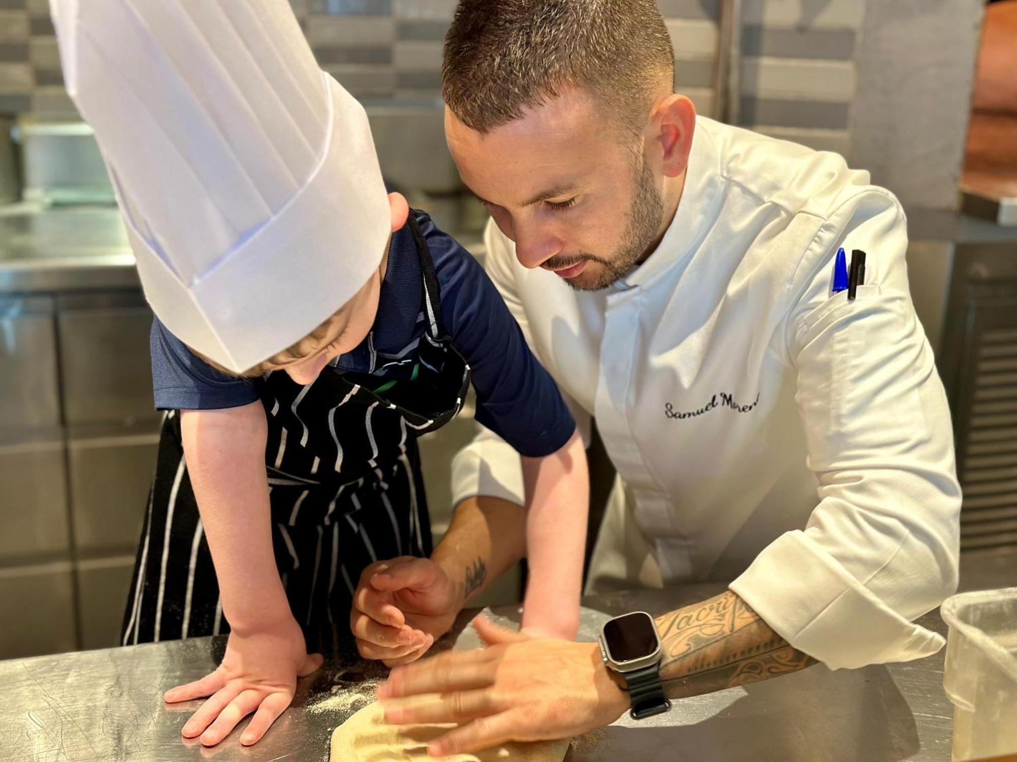 Waldorf Astoria Ras Al Khaimah Eksteriør billede Chef and son