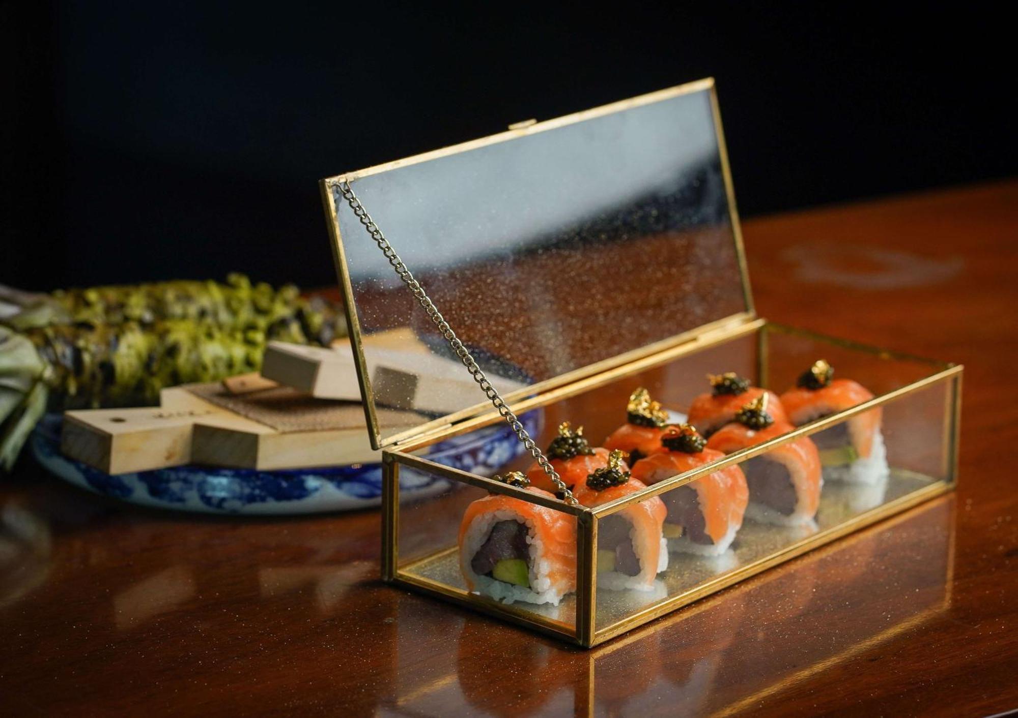 Waldorf Astoria Ras Al Khaimah Eksteriør billede A glass jewellery box