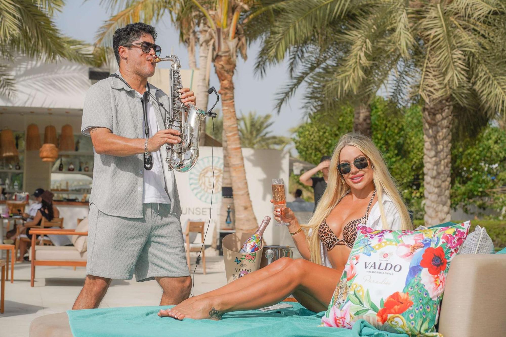 Waldorf Astoria Ras Al Khaimah Eksteriør billede Valdo performing at the Waldorf Astoria Dubai Palm